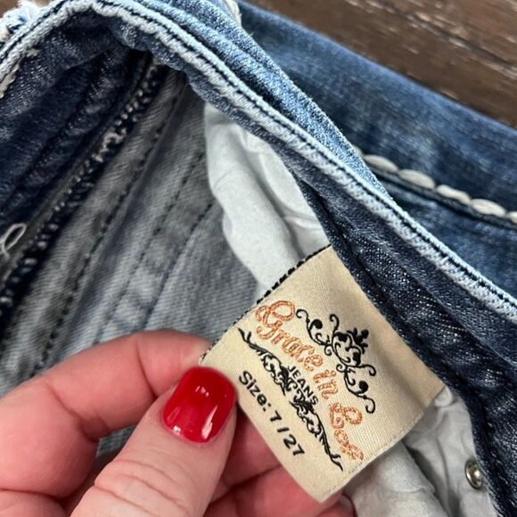 Grace in LA Embellished Capri Jeans – Size 27 - Picture 7 of 13